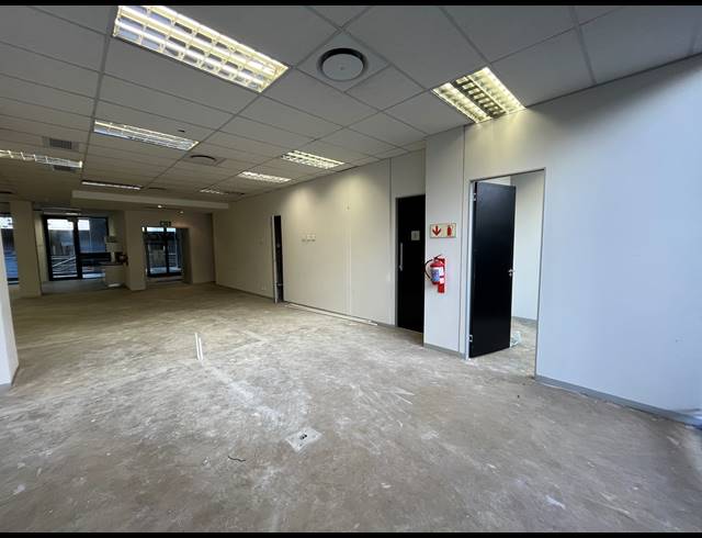 236M² OFFICE TO LET IN WOODSTOCK